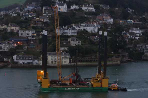 30 November 2020 - 15-54-51

---------------------------
Jack-up platform & crane arrive in Dartmouth